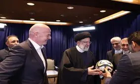 یک پیراهن برای روحانی، یک توپ برای رئیسی و مشتی وعده برای زنان/ روایتی از دیدار رئیس فیفا و روسای جمهور ایران

