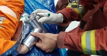 دست کودک دو ساله در چرخ‌گوشت گیر کرد؛ اقدام گروه نجات ویژه آتش‌نشانی برای رهاسازی