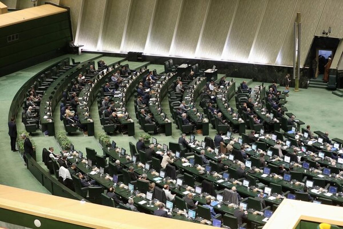  آغاز جلسه علنی مجلس: بررسی صلاحیت وزیر پیشنهادی اقتصاد در دستور/ حضور رئیس جمهوری در جلسه رای اعتماد 