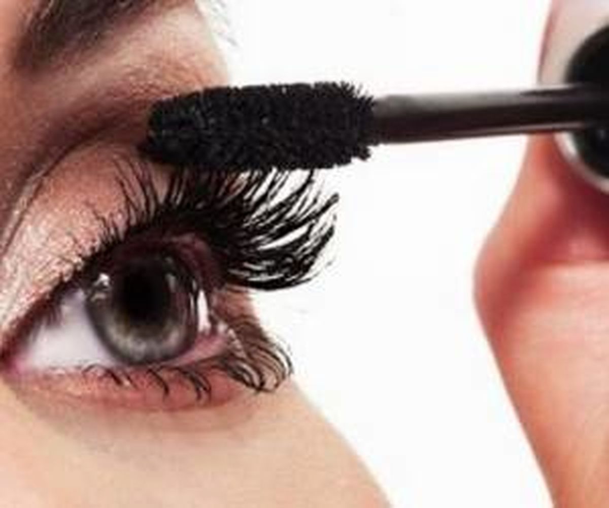 با چسبندگی مژه ها چه کنیم؟