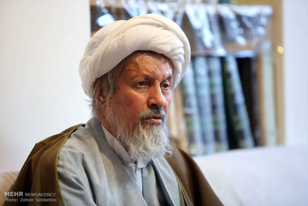 عیادت آیت‌الله یزدی از آیت‌الله مومن