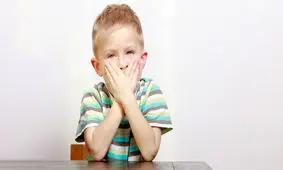 شناخت عوامل ایجاد لکنت در کودکان+ راه‌های درمان