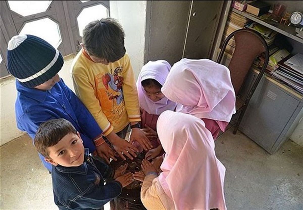 استفاده از چراغ نفتی درکلاسهای سیستان و بلوچستان قابل قبول نیست