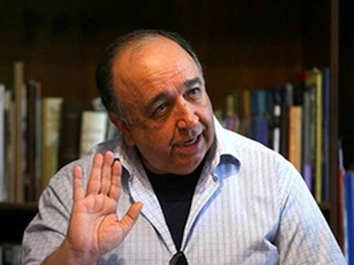 دفاع جانانه بهمن فرمانآرا از کارگردان قاتل اهلی / مسعود کیمیایی ایستاده است، ما نیز ایستادهایم