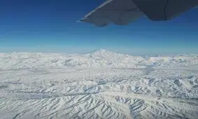 نمایی متفاوت از قله دماوند