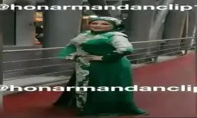 فیلم / پوشش جنجالی بهنوش بختیاری در جشنواره فجر سوژه عکاسان شد