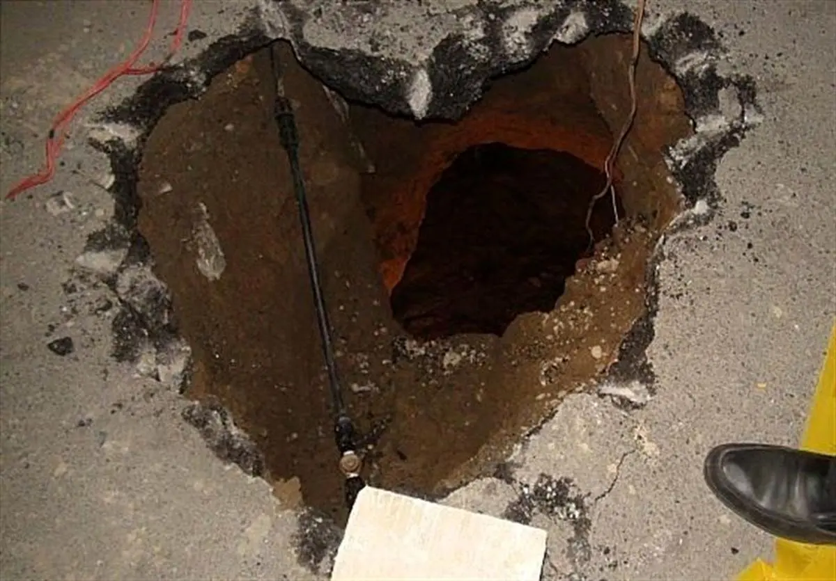 نشست زمین در چهارراه مولوی