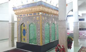مردم برای پدرم گنبد و بارگاه ساختند؛ نه من!