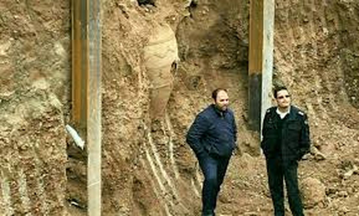 فیلم | کشف ۲ خمره پر از سکه هنگام گودبرداری در شهر ری!