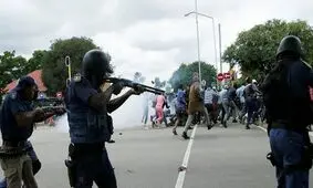 ادامه تظاهرات ضد دولتی در سودان و بازداشت اساتید دانشگاه/ البشیر فردا به "مهد" اعتراضات می‌رود
