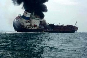 یک نفتکش در آبهای هنگ‌ کنگ منفجر شد