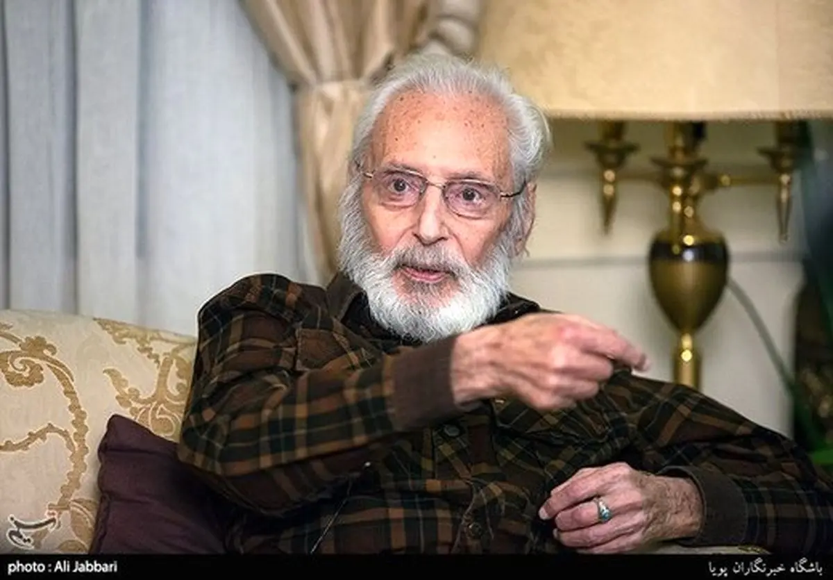 جمشید مشایخی کنار هدیه تهرانی در یک فیلم‌ سینمایی