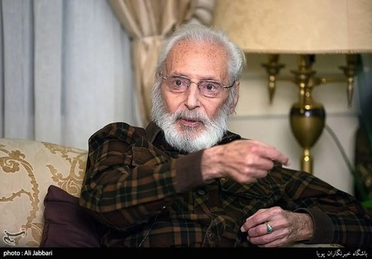 جمشید مشایخی کنار هدیه تهرانی در یک فیلم‌ سینمایی