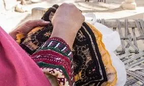 سوزن دوزی بلوچ و روستایی که با این هنر زنده شد