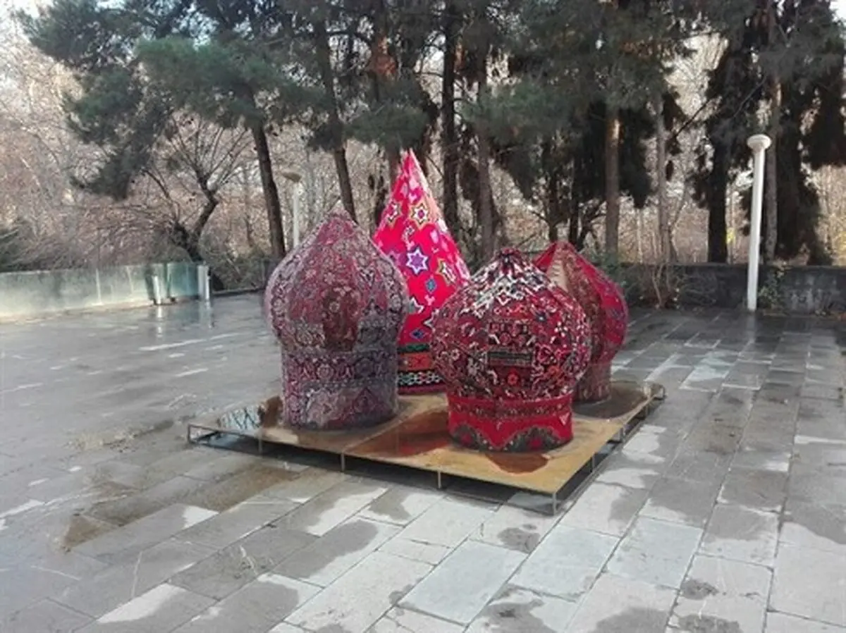 هنرمندی که فرش دستباف را تبدیل به گنبد می کند + عکس