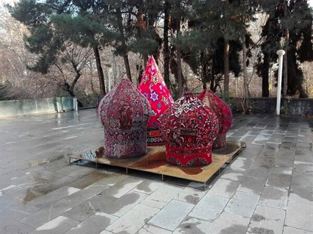 هنرمندی که فرش دستباف را تبدیل به گنبد می کند + عکس