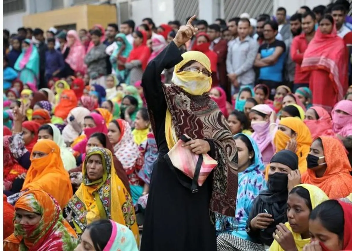 پلیس بنگلادش با گاز اشک‌آور و آب‌ پرفشار معترضان را سرکوب کرد