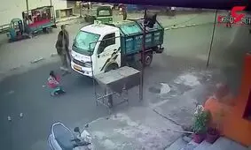 زنده ماندن معجزه آسای یک زن بعد از تصادف با کامیونت+فیلم