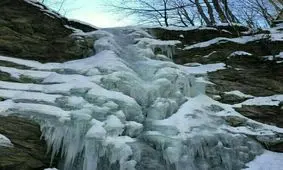 آبشار یخی ارتفاعات درازنو کردکوی در غرب استان گلستان/عکس