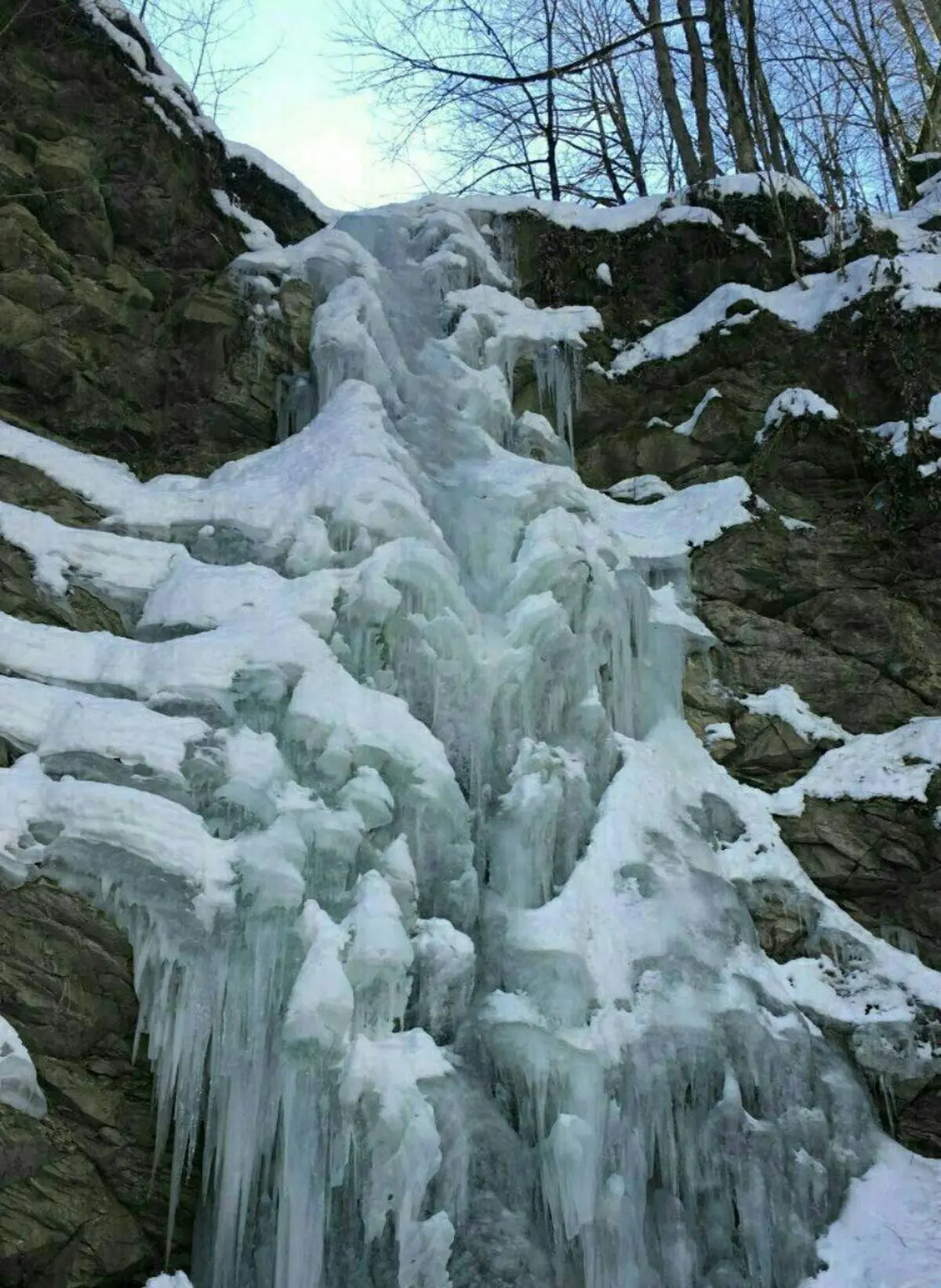 آبشار یخی ارتفاعات درازنو کردکوی در غرب استان گلستان/عکس