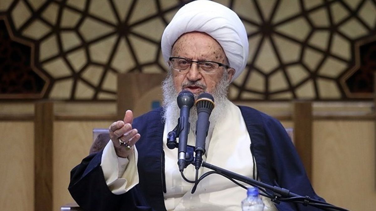 آیت الله مکارم: با شیر دادن مادربزرگ به بچه، پدر و مادر آن کودک، حرام ابدی نمیشوند