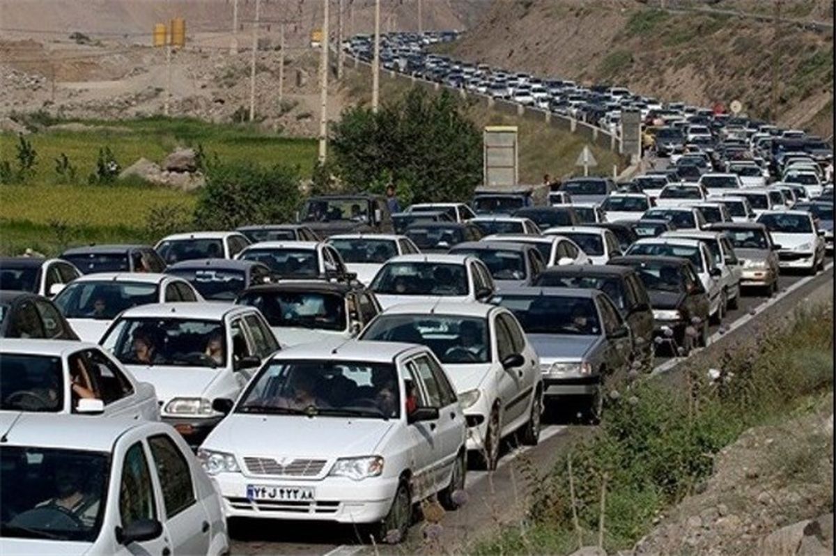 آزادراه قزوین-کرج-تهران دارای ترافیک نیمه سنگین/ بارش برف و باران در اکثر مناطق کشور