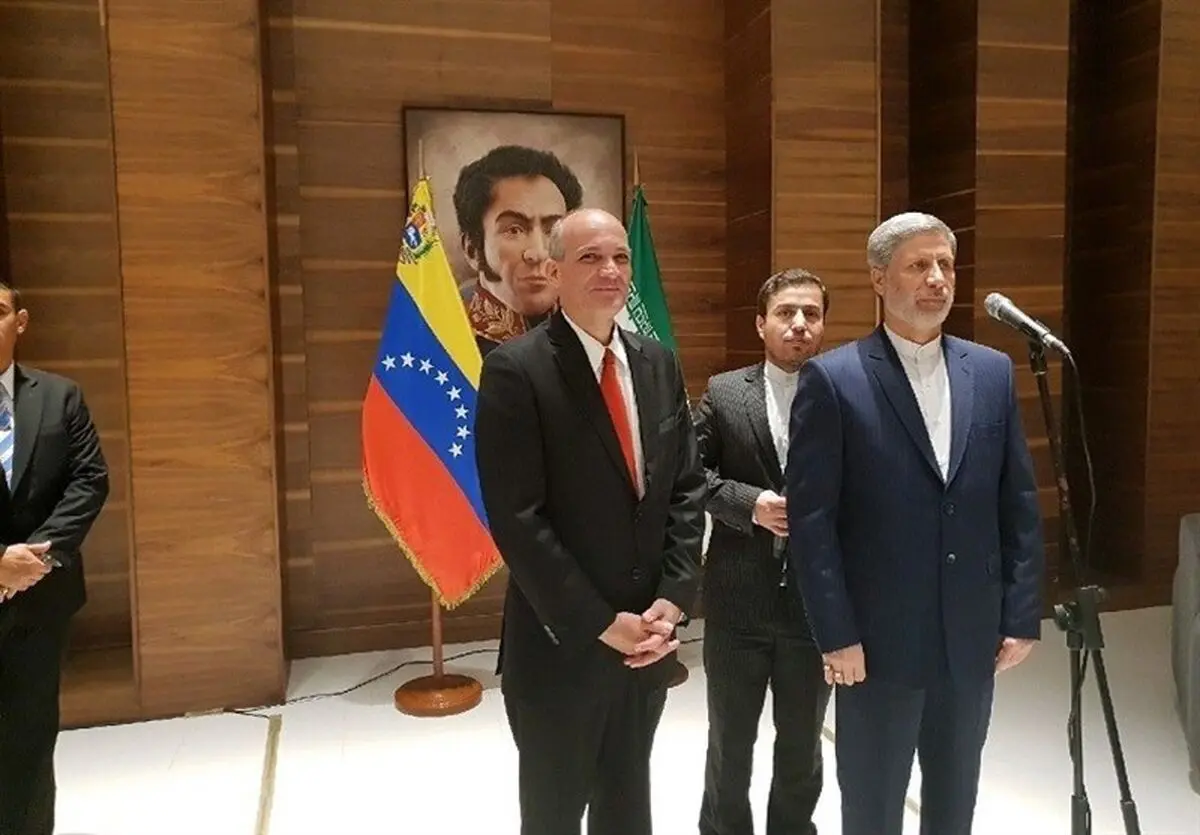وزیر دفاع وارد ونزوئلا شد + عکس