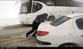 برف و کولاک مسافران محور خلخال به اسالم را زمین‌گیر کرد