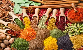 چگونه به غذا‌ها ادویه اضافه کنیم؟