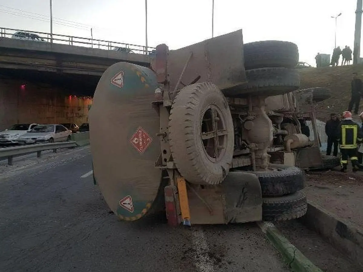 جزئیات حادثه واژگونی تانکر حمل سوخت در سه راهی اهر