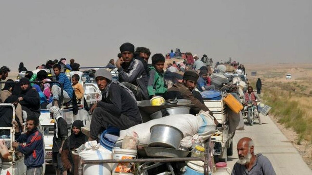 فرار هزاران غیرنظامی از دیر الزور سوریه در پی وقوع درگیری‌های مجدد