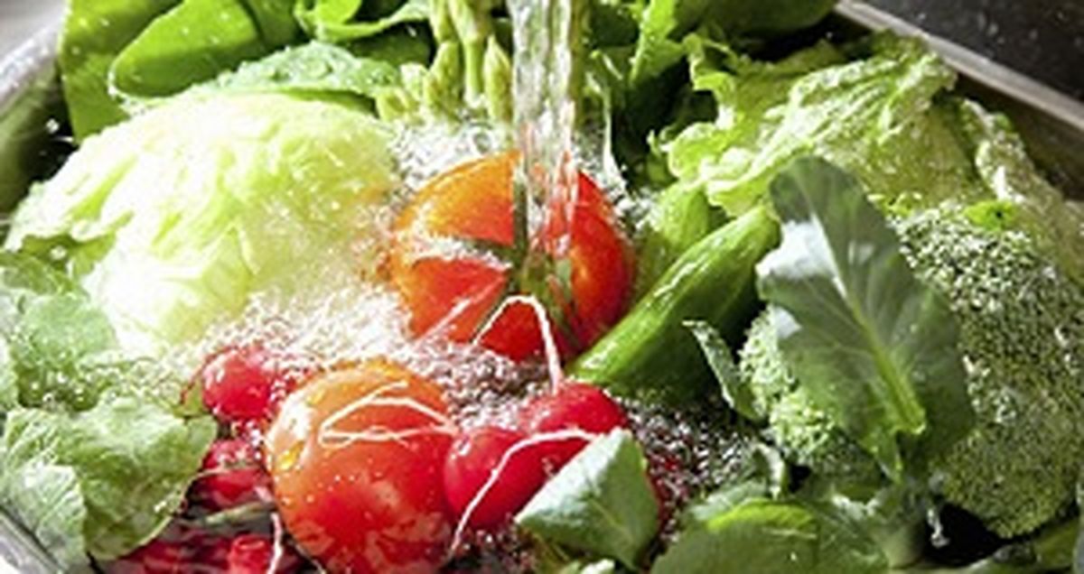 بهترین و راحتترین روش شستن میوه و سبزی