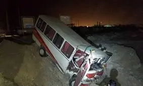 تصادف مینی بوس با پژو در عسلویه ۱۳ مصدوم بر جا گذاشت