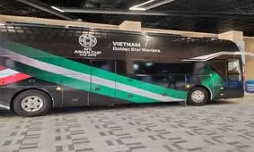 لحظه ورود کاروان تیم ملی به استادیوم آل نهیان