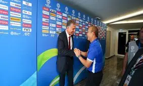 خوش و بش کی‌‌روش و سرمربی ویتنام پیش از شروع بازی