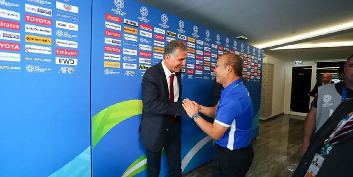 خوش و بش کی‌‌روش و سرمربی ویتنام پیش از شروع بازی