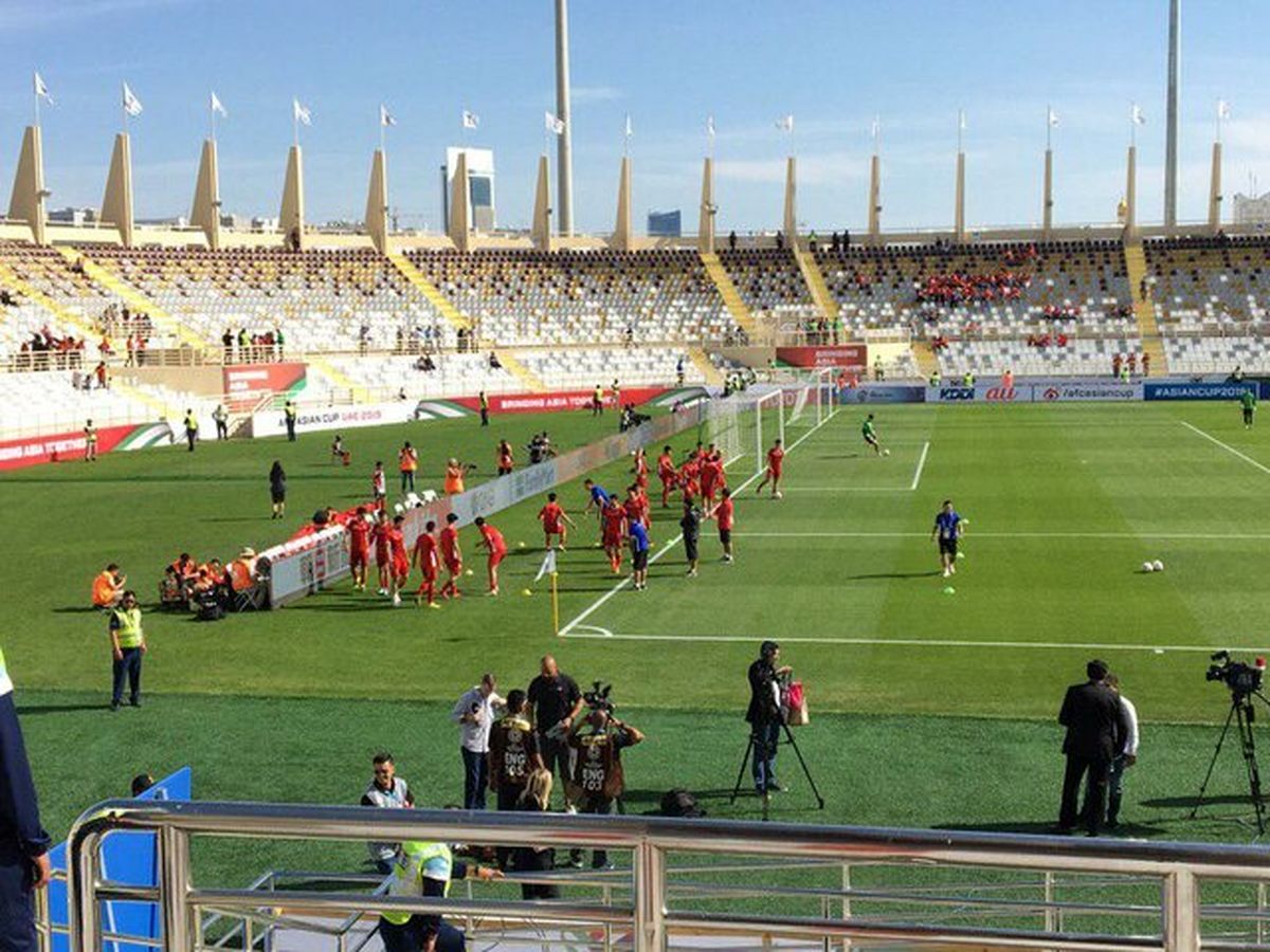 حاشیه دیدار ایران و ویتنام/ ایرانی‌ها وارد ورزشگاه آل‌نهیان شدند