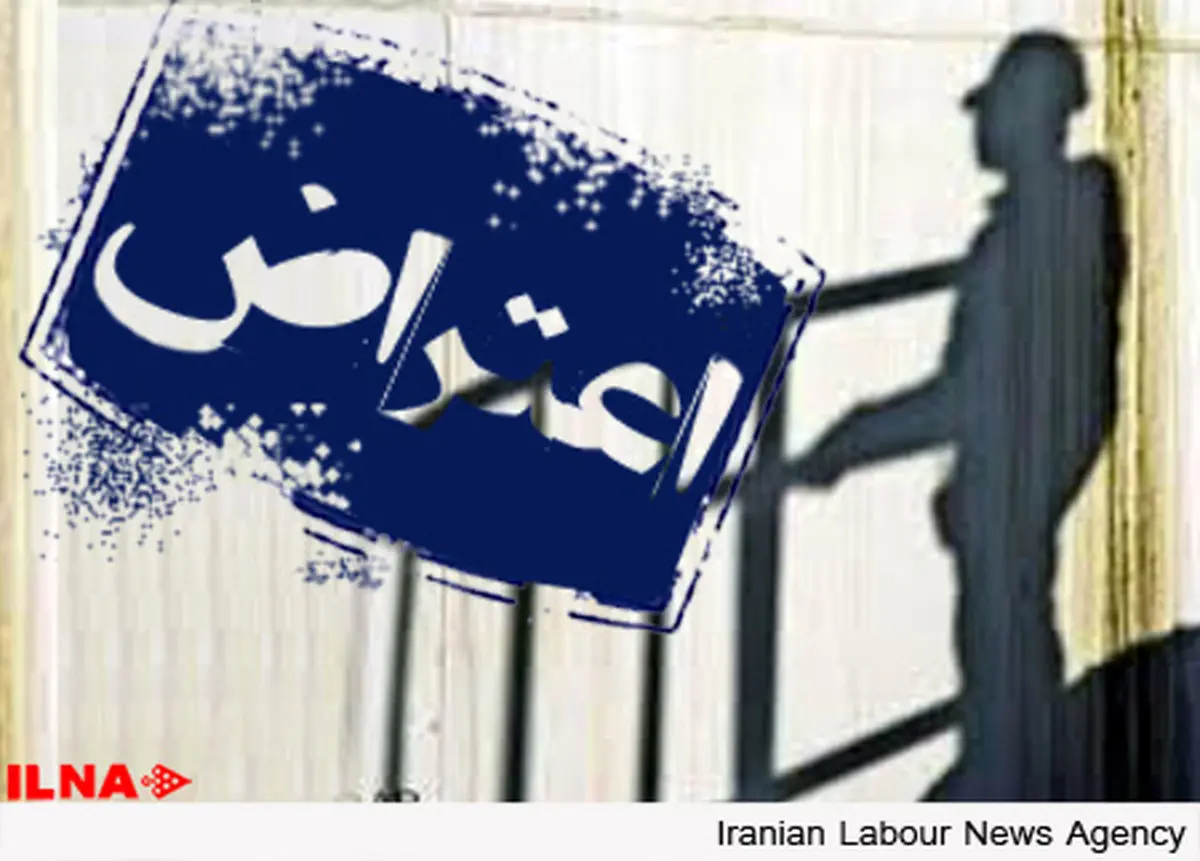 تجمع راننده‌های تعدیلی شرکت حمل‌ونقل آبادان مقابل ساختمان شرکت