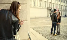 این رفتارها به شما می گوید که همسرتان خیانت می کند یا نه !!