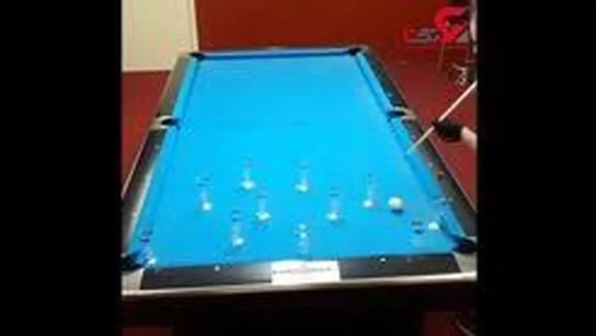 مهارت فوق‌العاده‌ی این مرد در بیلیارد را ببینید+فیلم