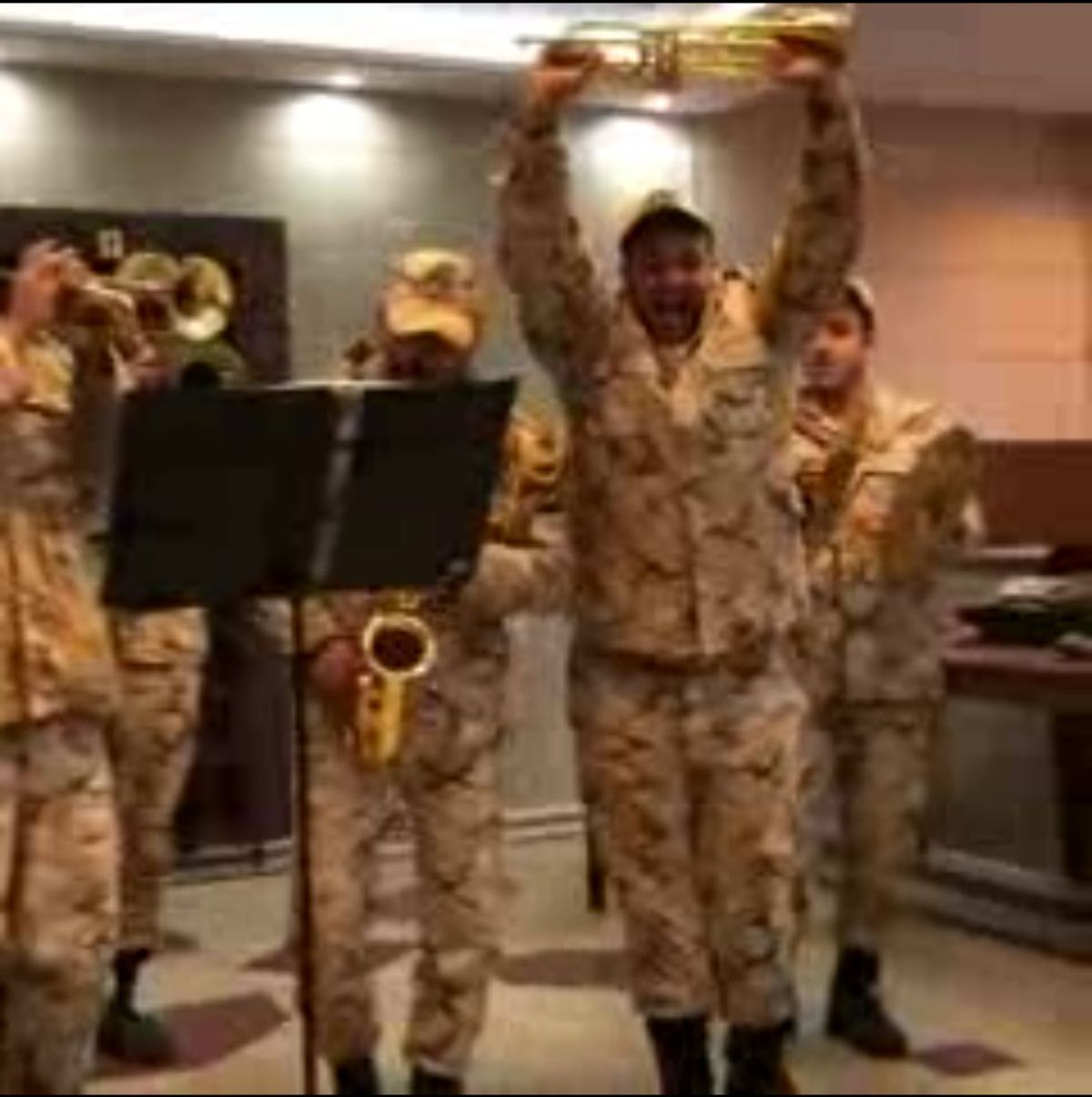ویدئو/ماجرای انتشار فیلم شادی یگان رزم‌نواز از زبان سربازان حاضر در فیلم!