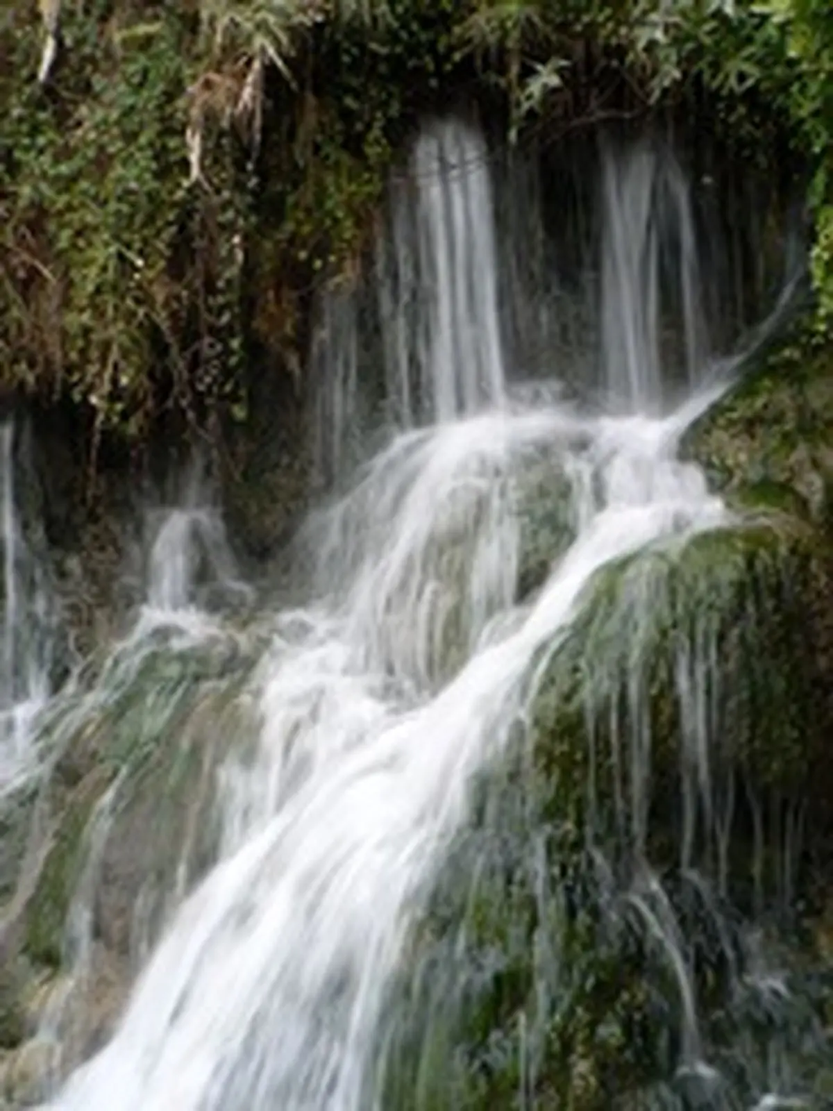 آبشار دیدنی خفر در دامنه های دنا/فیلم