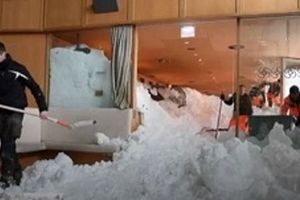 بارش سنگین برف و سقوط بهمن در اروپا 21 کشته برجا گذاشت