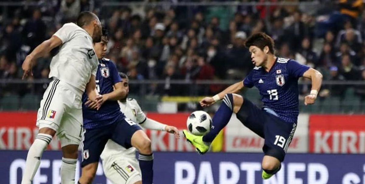 برتری ژاپن مقابل عمان در نیمه نخست با اشتباه واضح داور