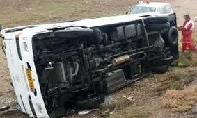 واژگونی مینی‌بوس در آزادراه کرج - قزوین