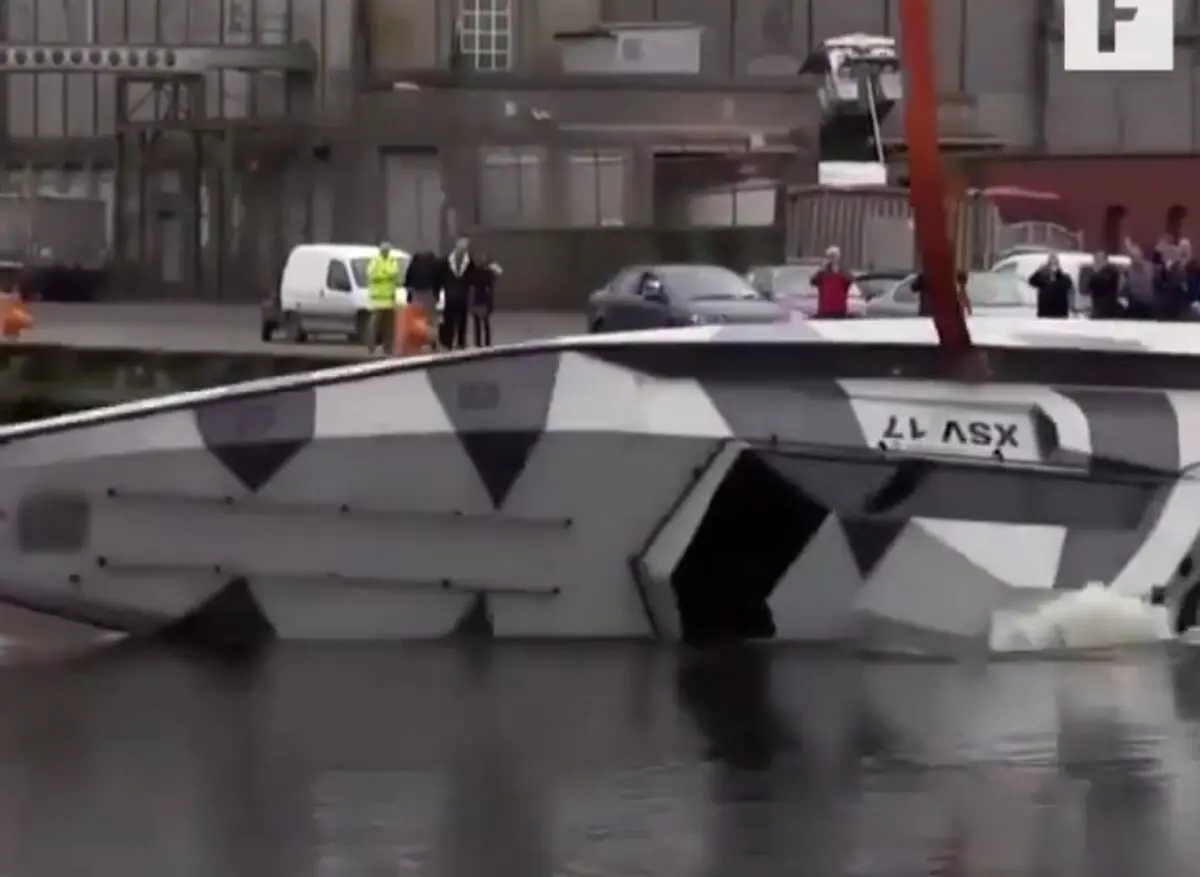قایقی مجهز به صندلی های ضد تنش