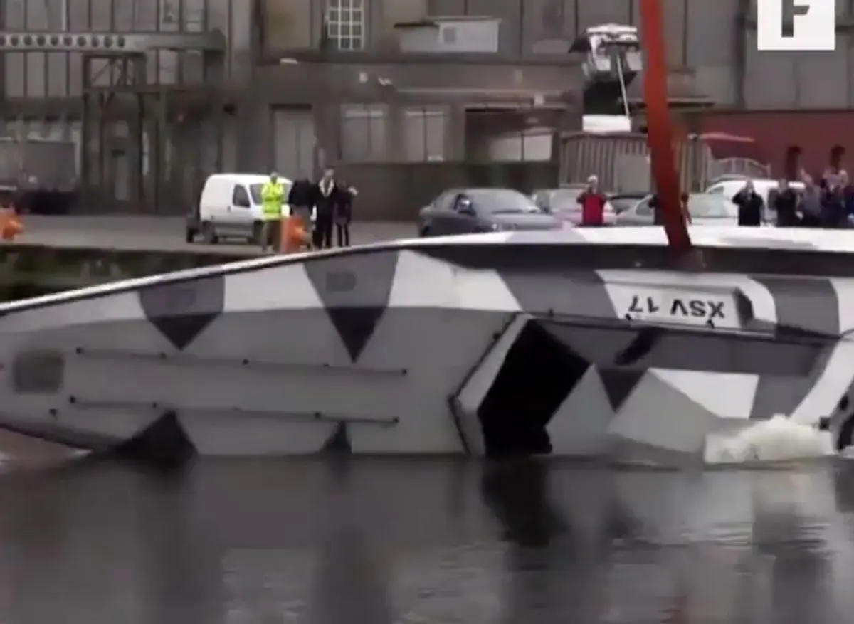 قایقی مجهز به صندلی های ضد تنش