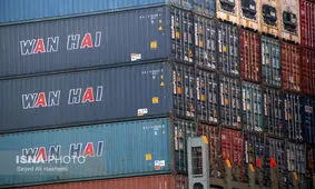 متروکه شدن ۱۲ هزار کانتینر در بندر شهید رجایی