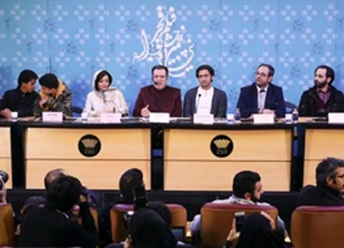 ساره بیات: این چه بازی مسخره‌ای است؟