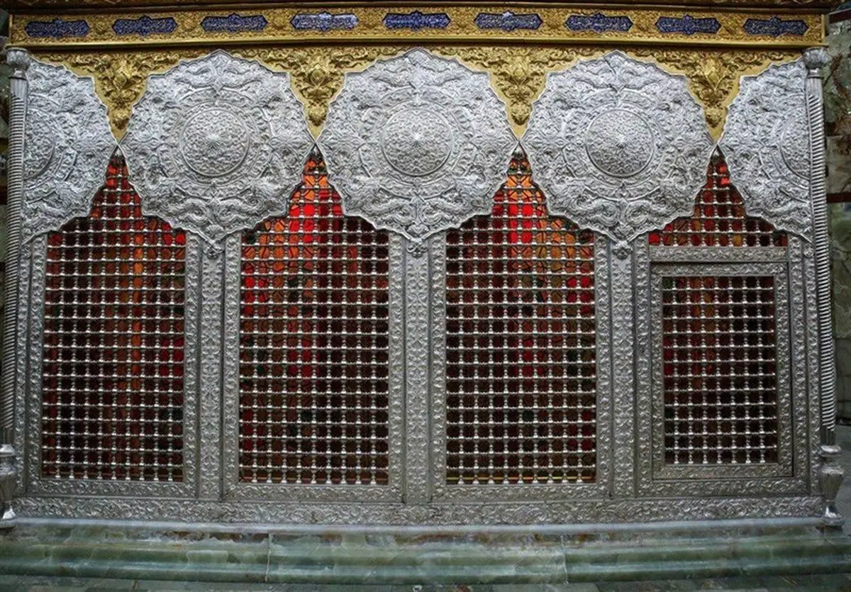 پس از ۴ سال تلاش هنرمندان ایرانی؛ نیم‌ضریح‌های خیمه‌گاه حسینی(ع) رونمایی شد + تصاویر